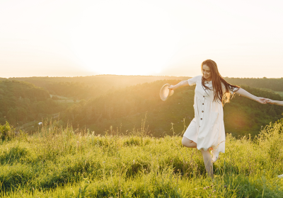 portrait-two-sisters-white-dresses-with-long-hair-field 1